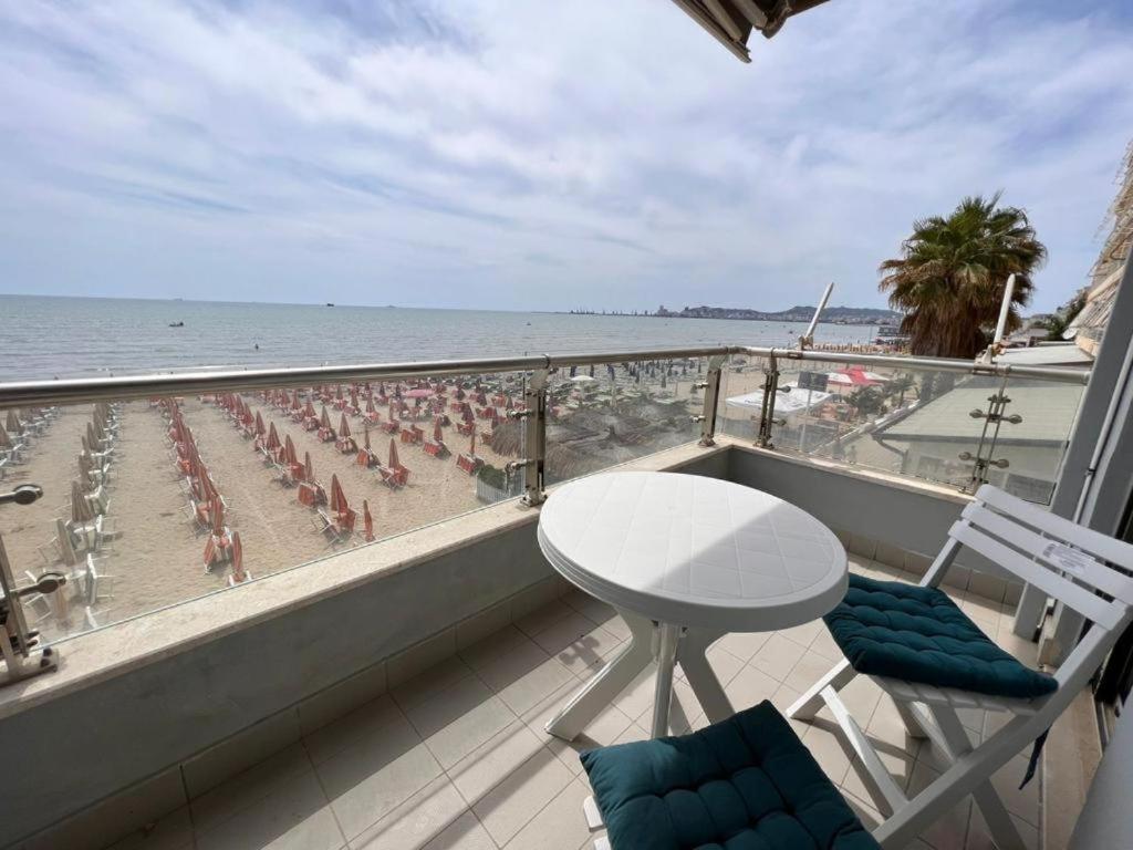 Sea View-Apartment On The Beach - Durrs2 Durrës Extérieur photo