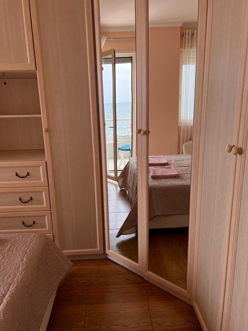 Sea View-Apartment On The Beach - Durrs2 Durrës Extérieur photo